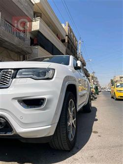 جیپ گراند شیرۆکی